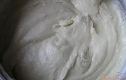 замесить негустое тесто.