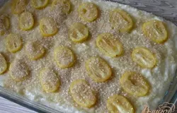 сверху посыпать коричневым сахаром.
