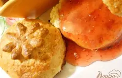 Готово! Я люблю кушать их с клубничным джемом еще теплые,а также можно смазать сливочным маслом.