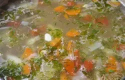 нарезать морковь (из бульона), вернуть в кастрюлю.