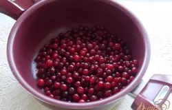 Клюкву хорошо вымыть.