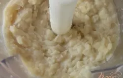 Фасоль измельчить в блендере,
