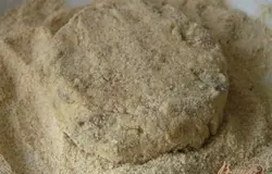 Из полученной массы сформировать котлеты, обвалять в панировочных сухарях