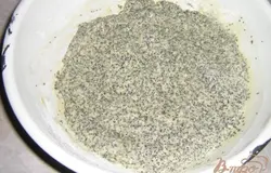 Воду слить,а мак растереть с сахаром,добавить маргарин,муку,яйца,соду,молоко.