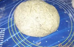 Замесить тесто.