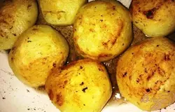 Готово! Вкусный картофель с аппетитной корочкой готов. Я подавала к запеченной форели.Приятного аппетита=))