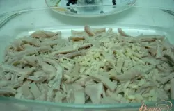 Готовый рубец слегка охладить и нарезать лапшой.