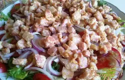 Выкладываем обжаренный бекон.