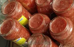 Готово! Готовую аджику разложить в чистые стерильные банки с закручивающимися крышками и убрать на хранение в холодильник.Приятных вам заготовок!
