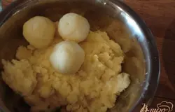 Из этой массы формируем шарики.