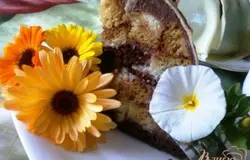 Готово! А вот торт в разрезе.За таким кусочком торта, с чашечкой горячего чая, время пролетит волшебно!Приятного чаепития.