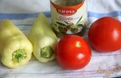 Продукты указаны на 2 порции.Помыть овощи.