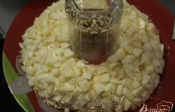 5 слой - яблоки,майонез.