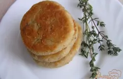Готово! и обжарить с двух сторон до румяной корочки.