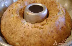 Выложить в форму, смазанную маслом и посыпанную мукой, поставить в разогретую до 180 гр. духовку на 30 мин.