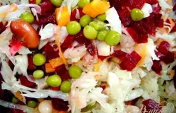 Смешать с горошком и фасолью, хорошо размешать всё.