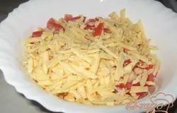 Сыр и помидоры.