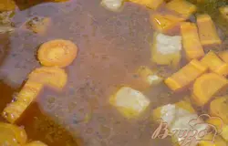 Готово! Затем добавить крупно нарезанный картофель и морковь. Довести до кипения, варить еще минут 20-25 до готовности картофеля и моркови. Приятного аппетита!