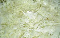Шинкуем капусту.