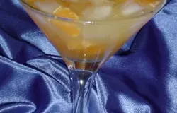 Бокал наполняем льдом,добавляем кусочки мандарина.Соки и вермут смешиваем в шейкере