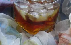 водку,ром и воду смешиваем в шейкере,