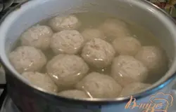Отвариваем клопсы 10 минут в воде.