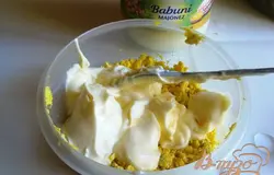 Далее порезанные белки яиц.