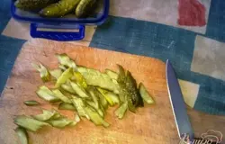 Режем соломкой огурчики