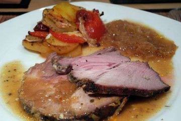 фото рецепта Запеченая свинина с капустой и картофелем