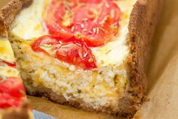 фото рецепта Творожный киш с сыром и помидорами