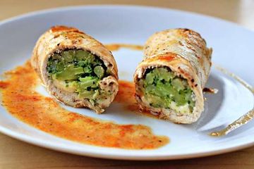 фото рецепта Куриные роллы фаршированные брокколи и сыром