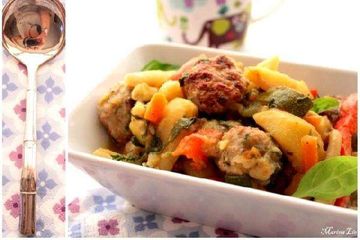 фото рецепта Уютное рагу из овощей и куриных котлеток