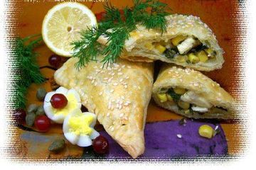 фото рецепта Быстрые слоечки с кукурузой, шпинатом и фетой.