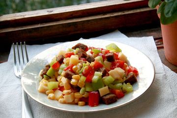 фото рецепта Пёстрый салат из перца, сыра и кукурузы