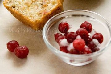 фото рецепта Маффины с фундуком и клюквой