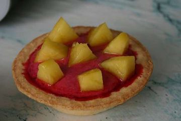 фото рецепта Холодные пирожные из вишни в тарталетках
