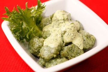 фото рецепта Картофельные клецки со шпинатом