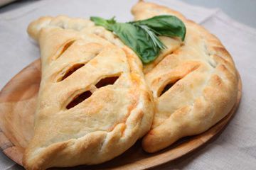 фото рецепта Закрытая пицца кальцоне с овощами