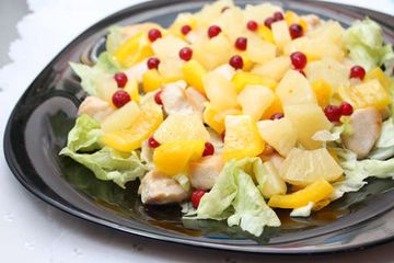 фото рецепта Салат из курицы с ананасами