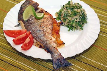 фото рецепта Дорада, фаршированная овощами