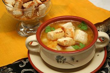 фото рецепта Гороховый суп с копченостями и гренками