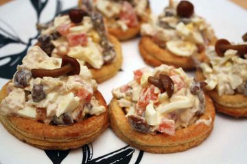 фото рецепта Творожные кольца с куриным салатом