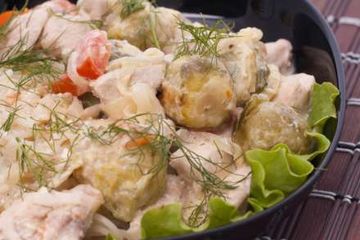 фото рецепта Куриное филе с брюссельской капустой, тушеное в сметане