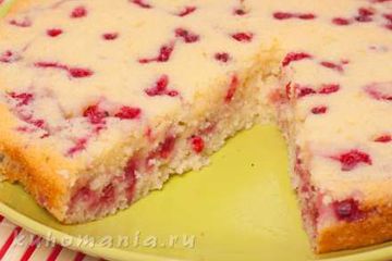 фото рецепта Манная коврижка с красной смородиной