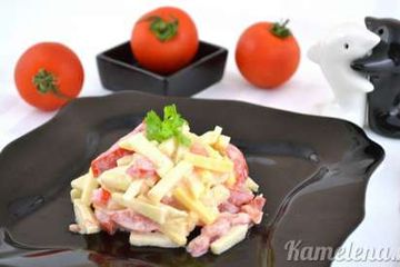 фото рецепта Салат из помидора, сыра и яблока