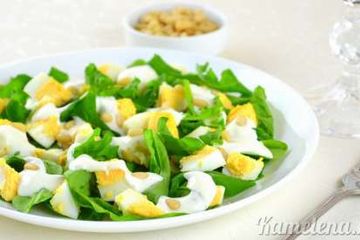фото рецепта Салат с рукколой и яйцами