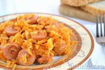 фото рецепта Тушеная капуста с сосисками