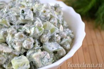 фото рецепта Салат из курицы и огурцов
