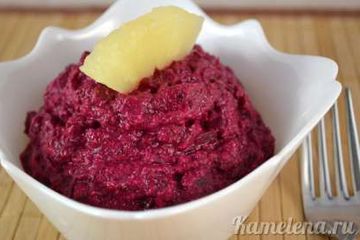фото рецепта Салат из свеклы с ананасом и грецкими орехами