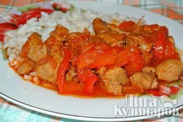 фото рецепта Гуляш из индейки с болгарским перцем